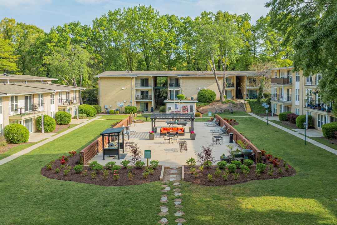 Spanish Trace Apartments in Raleigh, NC - Foto de edificio