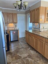 572-2 New Jersey Ave, Unit 2nd floor unit in Lyndhurst, NJ - Building Photo - Building Photo