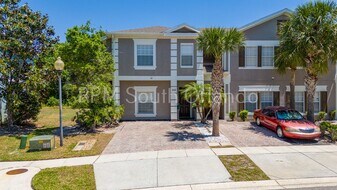 2390 Caravelle Cir in Kissimmee, FL - Building Photo