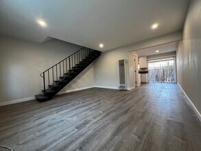 429 W Elk Ave in Glendale, CA - Building Photo - Building Photo