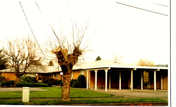 1411 Washington St in Sumner, WA - Foto de edificio - Building Photo