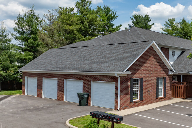 Chamberlain Gardens Condominiums in Louisville, KY - Foto de edificio - Building Photo