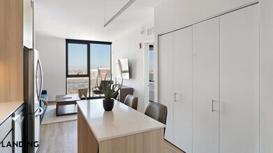 513 S Damen Ave, Unit 1205 in Chicago, IL - Building Photo - Building Photo