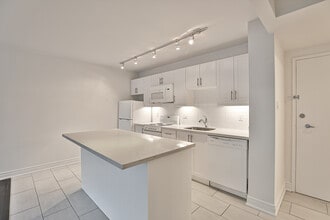 494 Avenue Rd in Toronto, ON - Building Photo - Building Photo