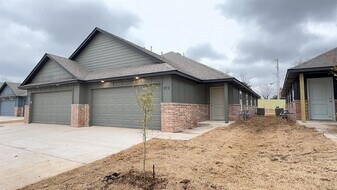 1110 NW 113th St in Oklahoma City, OK - Building Photo