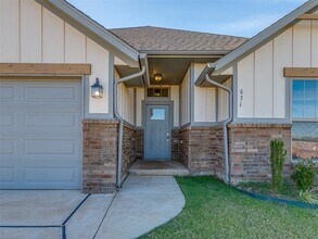 631 Hackberry Ln in Washington, OK - Building Photo - Building Photo