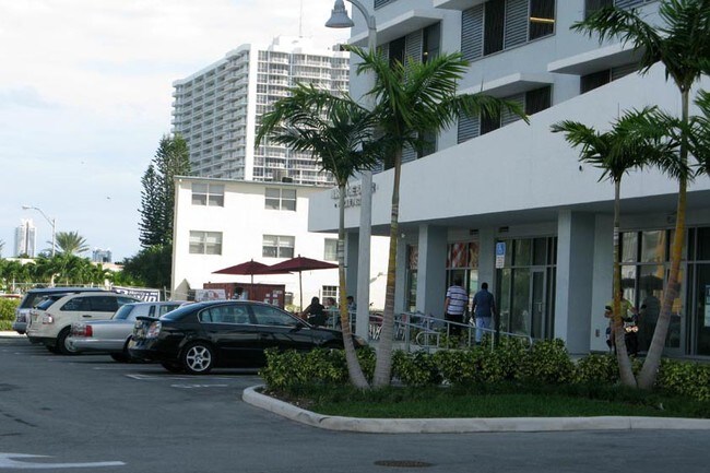 The Lexi in North Bay Village, FL - Foto de edificio - Building Photo