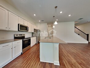 27264 St Andrews Ave in Wesley Chapel, FL - Foto de edificio - Building Photo