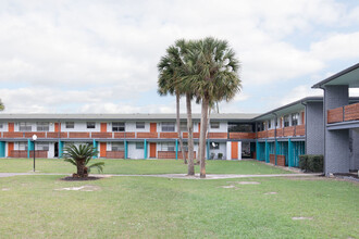 Stardust in Jacksonville, FL - Foto de edificio - Building Photo