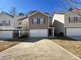 5241 Hanover St in Atlanta, GA - Building Photo