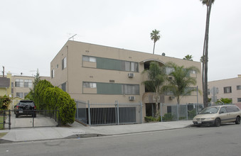 5135 Harold Way in Los Angeles, CA - Building Photo - Building Photo