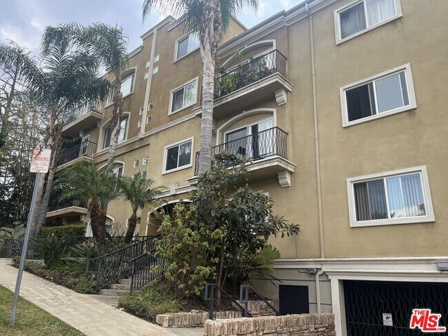 3401 S Bentley Ave-Unit -207 in Los Angeles, CA - Building Photo - Building Photo