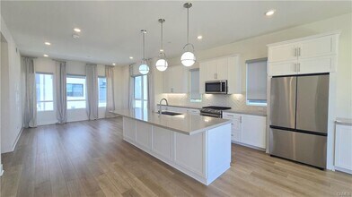 2245 Skylar Pl in Tustin, CA - Building Photo - Building Photo