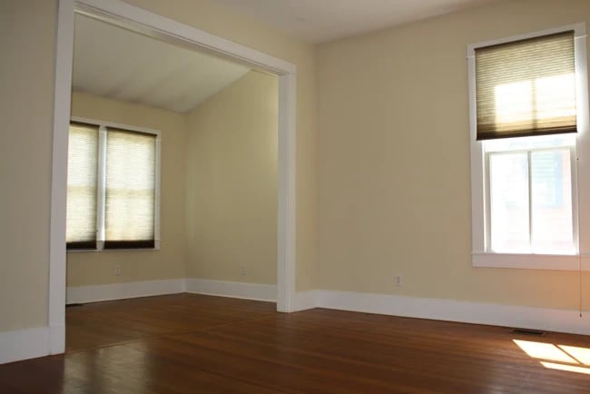 211 E 10th St in Bloomington, IN - Foto de edificio - Building Photo