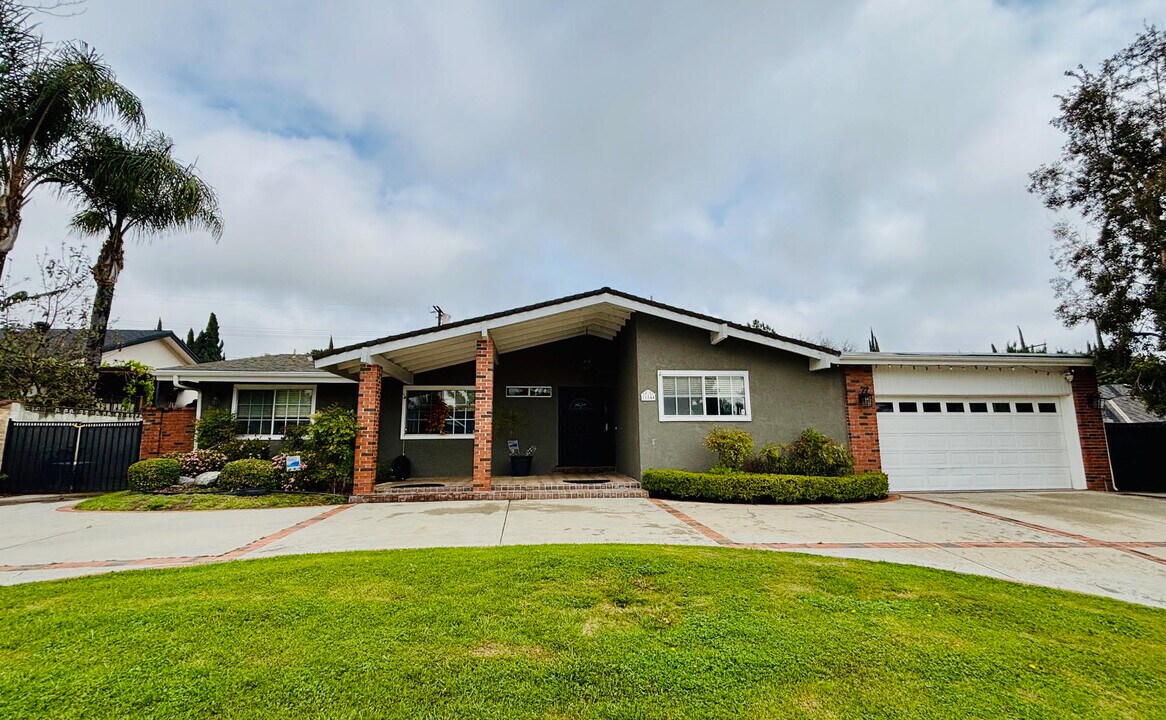 11144 Viking Ave in Porter Ranch, CA - Building Photo