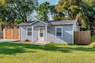 Room in House on Houghton Ave in Fort Worth, TX - Building Photo