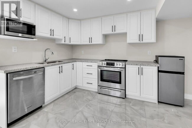 265 Bruce Cameron Dr in Clarington, ON - Building Photo - Building Photo