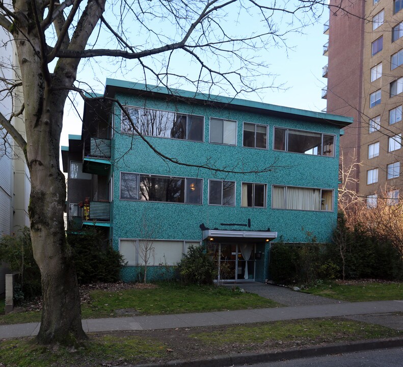 1671 Haro St in Vancouver, BC - Building Photo