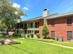 Hidden Timber Apartments in Austin, TX - Foto de edificio - Building Photo