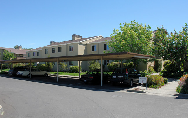 Meadowrock Apartments in Santa Rosa, CA - Building Photo - Building Photo