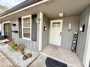 1046 W Samms Ave in Port Orange, FL - Building Photo - Building Photo