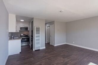 Country Club in San Mateo, CA - Building Photo - Interior Photo