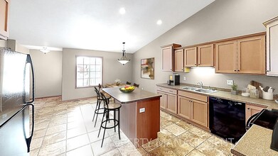 5400 W Rebecca St in Sioux Falls, SD - Foto de edificio - Building Photo