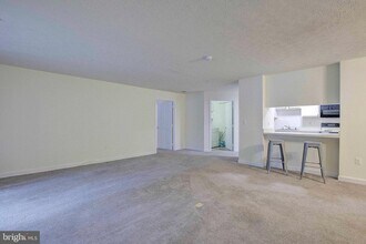 625 Admiral Dr-Unit -205 in Annapolis, MD - Building Photo - Building Photo