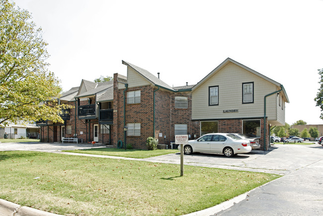 SeWellington Apartment in Edmond, OK - Building Photo - Building Photo