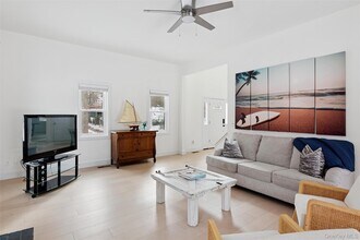 34 Starboard Rd in Hampton Bays, NY - Building Photo - Building Photo