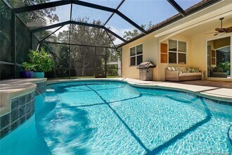 521 NE Abaca Way in Jensen Beach, FL - Building Photo - Building Photo