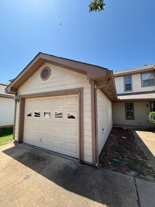 7533 Kings Tr in Fort Worth, TX - Building Photo