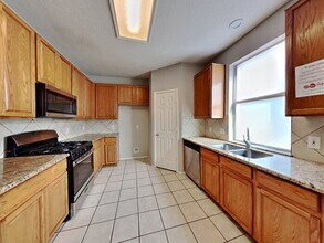 18810 Woodglen Shadows Dr in Humble, TX - Building Photo - Building Photo