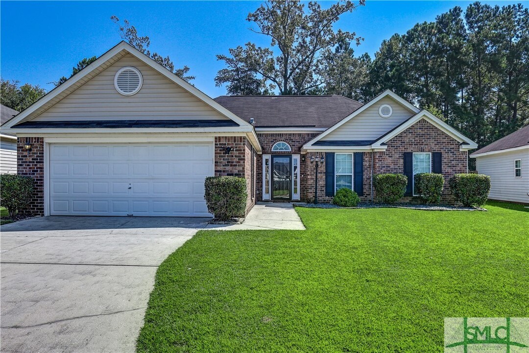 136 Carlisle Way in Savannah, GA - Building Photo