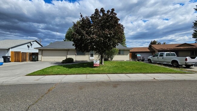property at 2926 Iris St