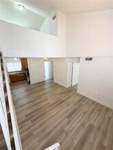 2760 W 61st Pl in Hialeah, FL - Building Photo - Building Photo