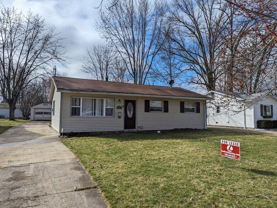 705 Eastern Heights Blvd in Elyria, OH - Building Photo