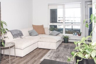 350 Livingston Cmn NE in Calgary, AB - Building Photo - Building Photo