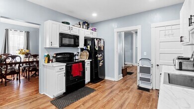 6-8 Crescent St in Northbridge, MA - Building Photo - Building Photo