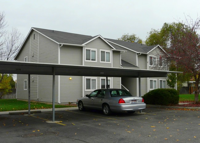 Dorian Lane Fourplex in Boise, ID - Foto de edificio - Building Photo