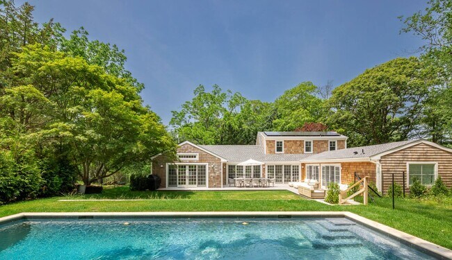 property at 5 Dogwood Ave