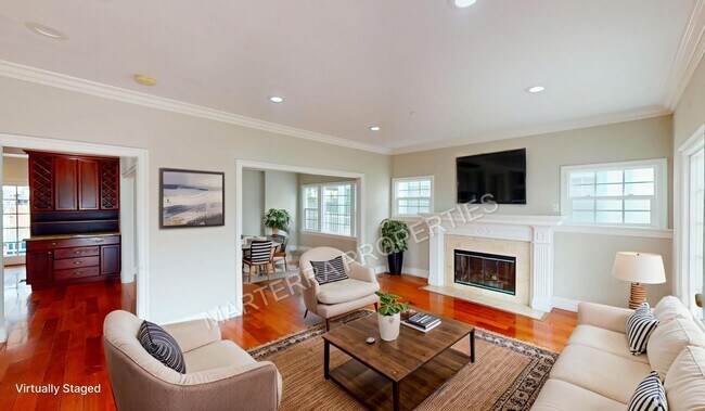 877 Bronson Ave in Los Angeles, CA - Building Photo - Building Photo