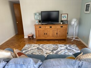 56 Captain Thomas Rd in Ogunquit, ME - Foto de edificio - Building Photo