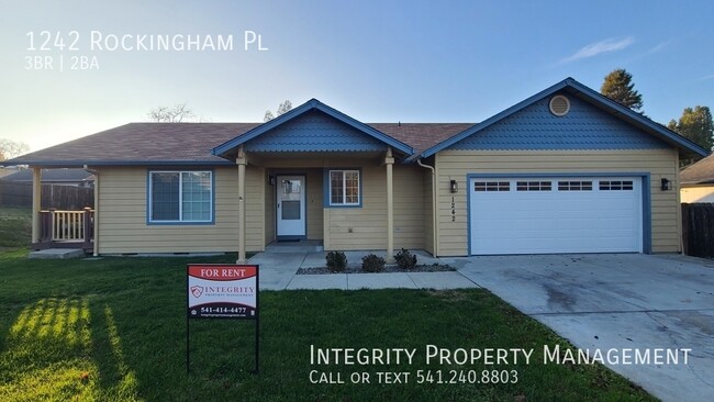 1242 Rockingham Pl in Grants Pass, OR - Building Photo - Building Photo