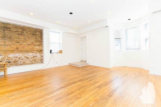 property at 2112 N Campbell Ave