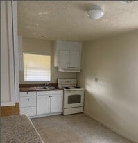 1737 Ixora Dr in North Fort Myers, FL - Building Photo