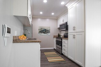 La Palma Woods Apartments in Anaheim, CA - Building Photo - Interior Photo
