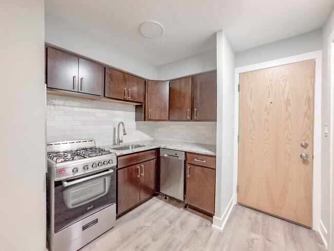 448 W Barry in Chicago, IL - Building Photo - Building Photo