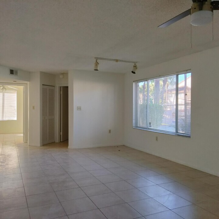 17101 Glenmoor Dr in West Palm Beach, FL - Building Photo