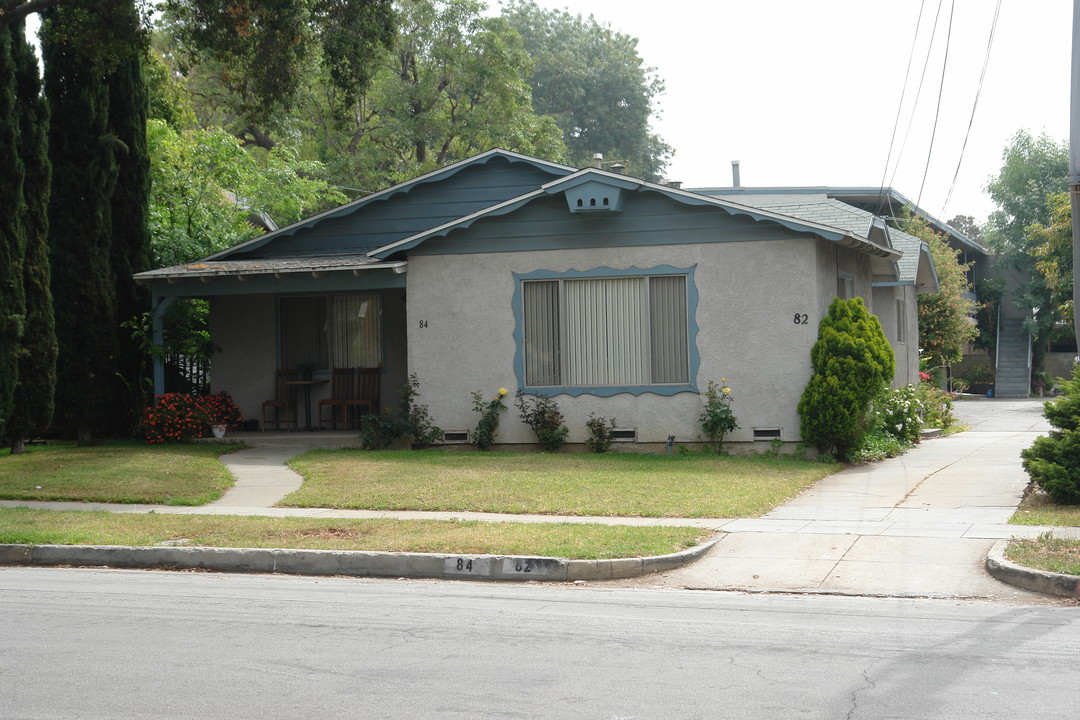 82 N Oak Ave in Pasadena, CA - Foto de edificio